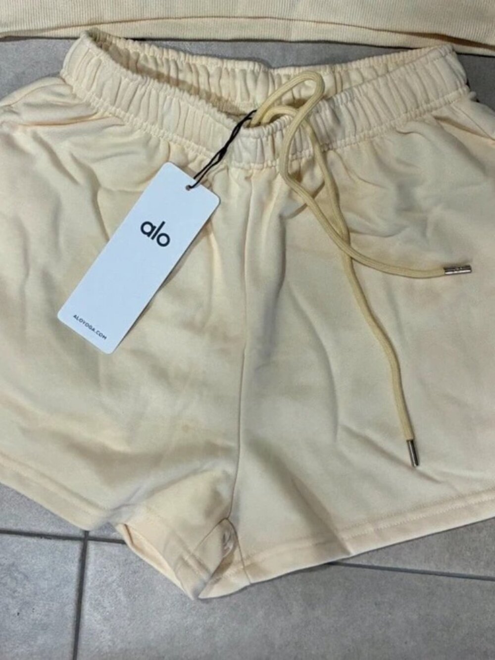 Alo Yoga Cropped Sweatshirt & Shorts Set Size S - Picture 4 of 7